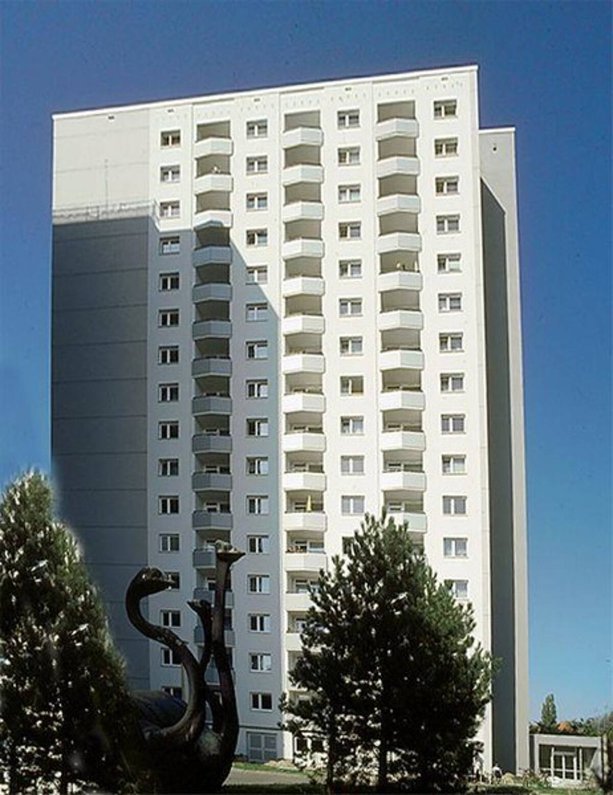Die Wohnung mit Balkon und Einbauküche für Studenten und Azubis – 1309 Dresden – Bild 1 von 3
