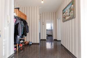 Zwei- bis Dreifamilienhaus mit Potential in ruhiger grüner Lage – 60437 Frankfurt am Main – Vorschaubild 3