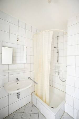 Gemütliche 1-Zimmer-Wohnung in verkehrsgünstiger Lage in Fürth – 90763 Fürth – Vorschaubild 2