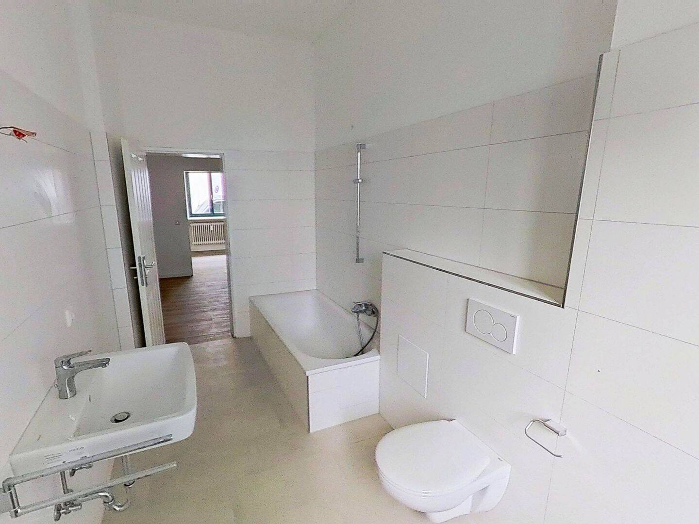 Große und vollständig renovierte 2-Zimmer-Wohnung mit BALKON – Augsburg – Vorschaubild 8