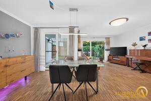 Reinkommen und Wohlfühlen - Großzügiges Reihenendhaus mit Dachstudio, Sauna und Garten in Regensburg