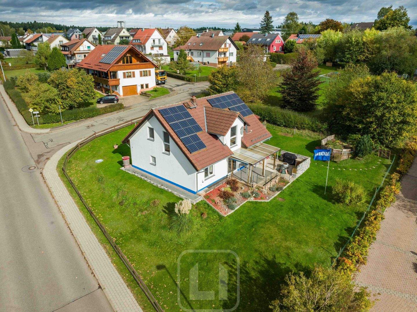 Freistehendes EFH mit viel Platz, Garten & Sonnenterrasse – Neuweiler – Bild 1 von 9
