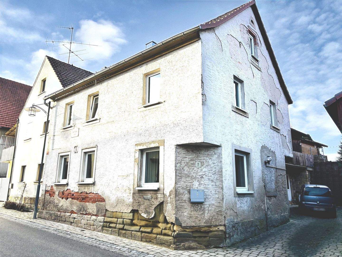 *KURZFRISTIG BEZIEHBAR* Viel Platz bietendes, gepflegtes Haus mit Anbau, Balkon, Terrasse, Hoffläche und sonnigem Garten! – Königsberg in Bayern – Vorschaubild 4