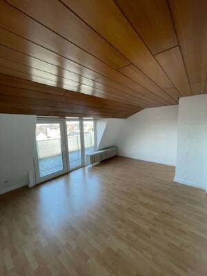 Frisch renoviertes Raumwunder! 120 m² Dachgeschosswohnung mit Traum-Balkon, Klimaanlage & Dom-Blick – 51103 Köln – Vorschaubild 2