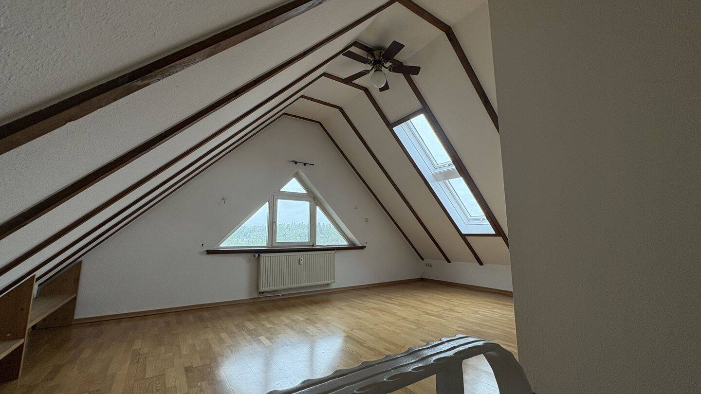 Attraktives Mehrfamilienhaus mit Ausbaureserve, großzügigem Garten und nachhaltiger Energietechnik – Eisenberg – Vorschaubild 8