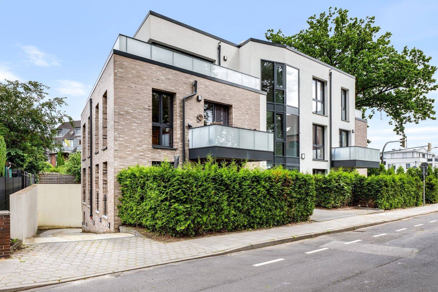 Neuwertige 3-Zimmer-Wohnung mit Dachterrasse, Balkon und TG-Stellplatz im KfW-40-Plus-Standard
