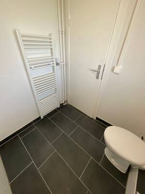 Frisch renovierte 2 Zimmer-Wohnung mit Balkon und modernisiertem Wannenbad – 23558 Lübeck – Vorschaubild 8
