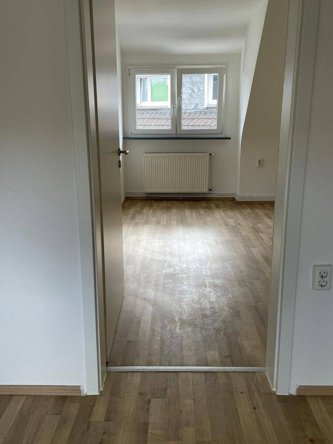 Helle 3-Zimmer-Dachgeschosswohnung mit, Badewanne & optionaler EBK in Wuppertal-Barmen – Wuppertal – Vorschaubild 7
