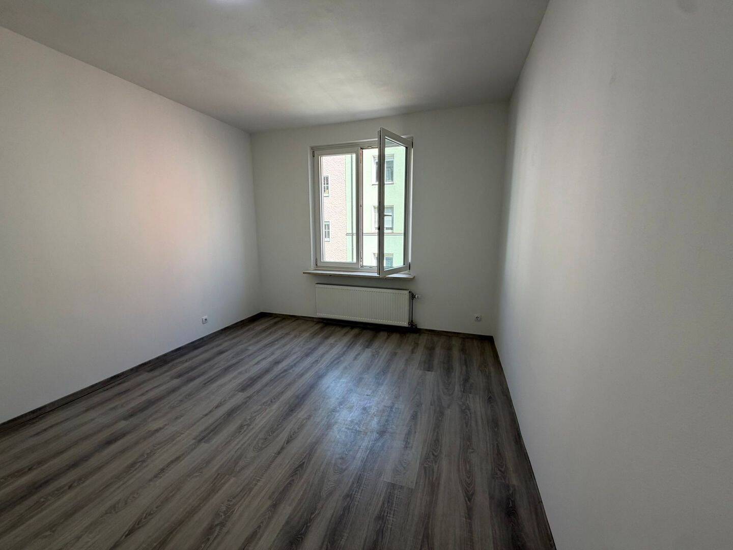 "Top Lage Nürnberg Luitpoldviertel" Charmante 3-Zi-Altbau-ETW in gepflegtem MFH mit Balkon – Nürnberg – Vorschaubild 9
