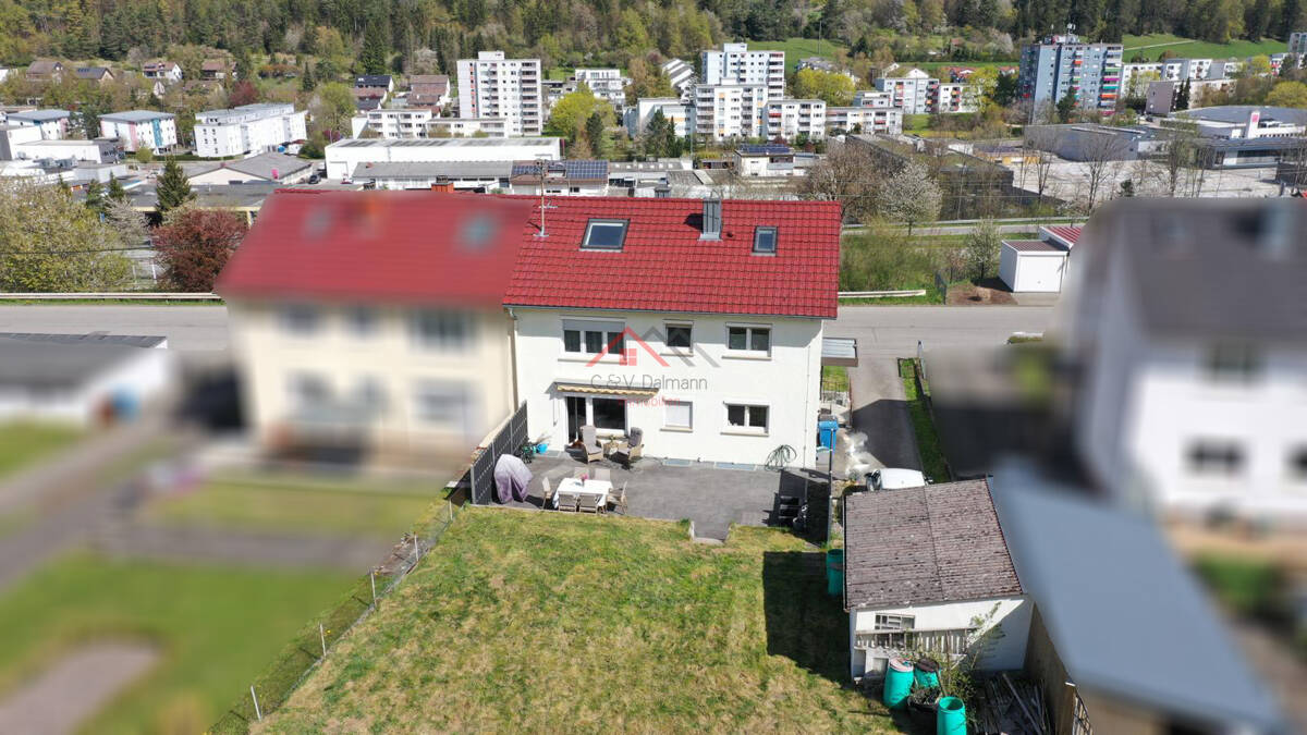 "Zwei Wohneinheiten - ideal für Familie oder Wohnen & Arbeiten mit großer und sonniger Südterrasse" – Tuttlingen – Vorschaubild 2