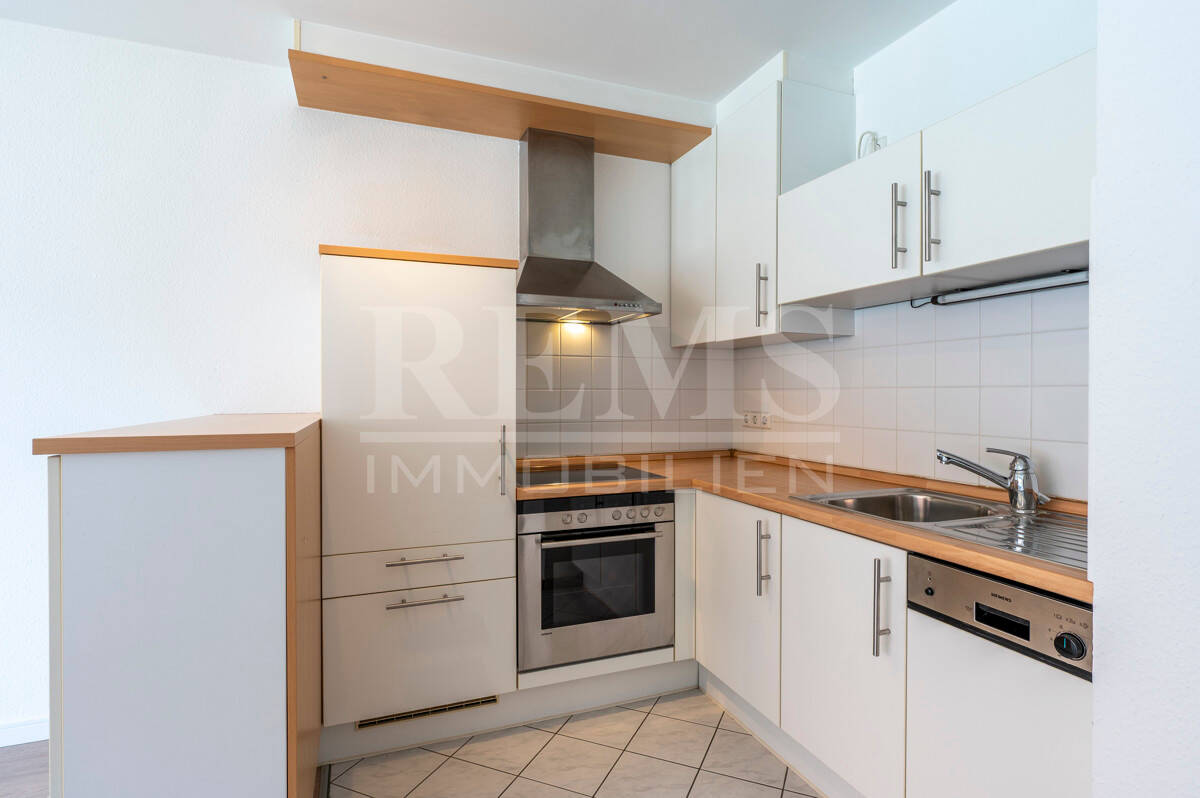 Helle 2-Zimmer-Etagenwohnung mit Balkon, EBK und TG-Stellplatz in günstiger Lage von Untertürkheim – Stuttgart – Vorschaubild 9