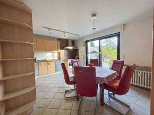 Großzügiges Zuhause für Familien: 6 Zimmer, 2 Bäder, 45 m² Terrasse + Garagen – 47058 Duisburg – Vorschaubild 2