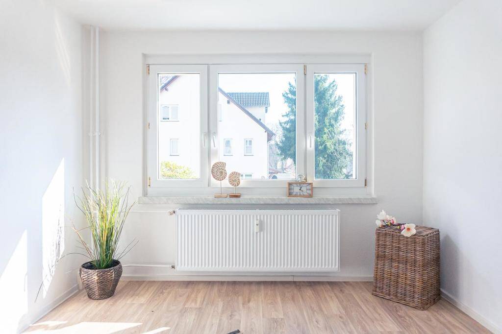 Lichterfüllte 2-Raum-Wohnung nahe Rosengarten – Chemnitz – Vorschaubild 2