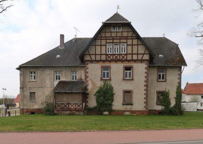 Historisches Herrenhaus – Charme trifft auf enormes Entwicklungspotenzial – Waldeck – Bild 1 von 7