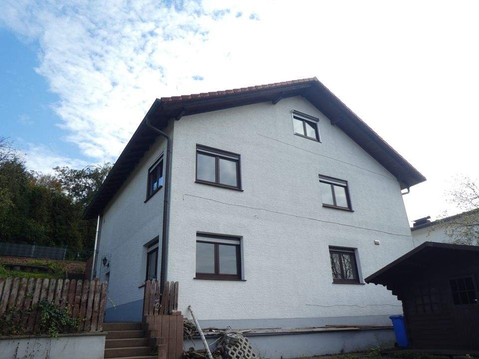 Ihr neues Zuhause: Familienhaus mit Einliegerwohnung in Dudenrod! – Büdingen – Bild 1 von 9