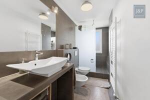 Großzügige 5-Zimmer-Wohnung in Wiesbaden - modernisiert mit Ausbaupotenzial & Garage – 65203 Wiesbaden – Vorschaubild 4