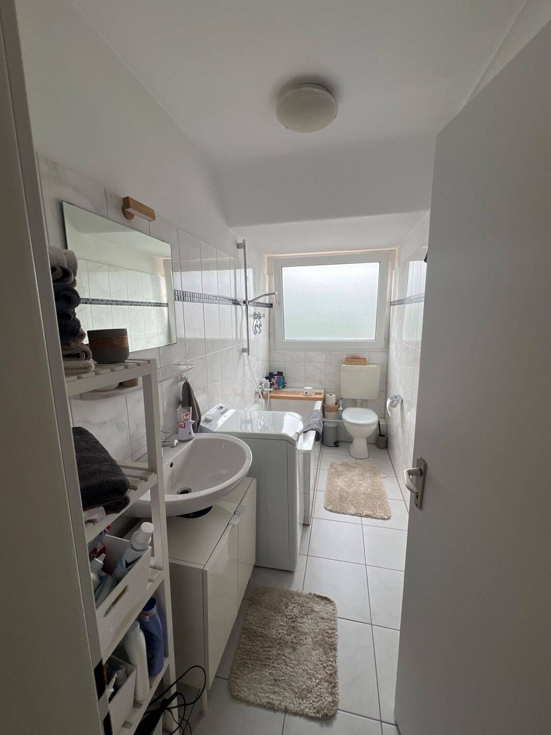 Helle Dachgeschoss-2-Zimmer-Wohnung mit viel Tageslicht in Köln – Köln – Vorschaubild 3