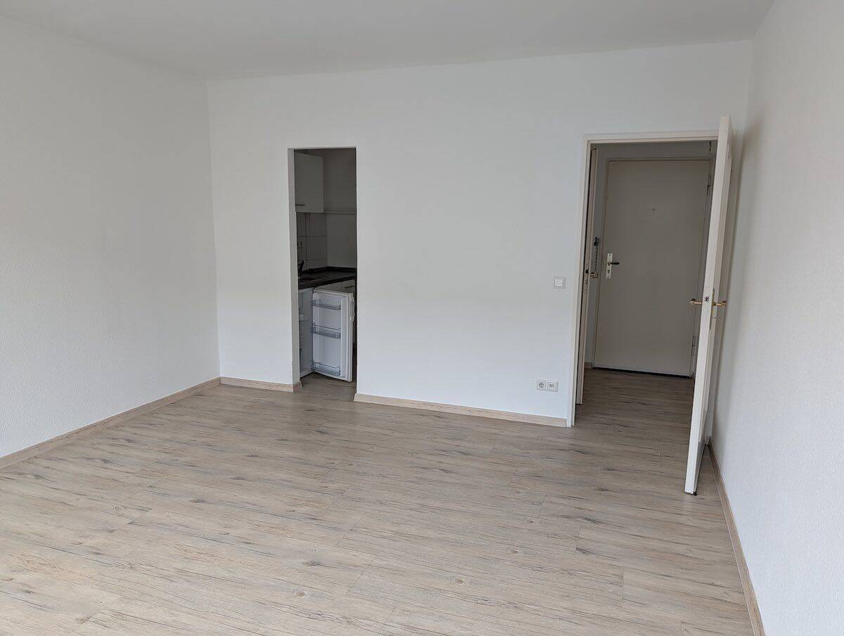 Maxfeld-Highlight: Helles 1-Zimmer-Apartment mit Einbauküche direkt am Stadtpark! – Nürnberg – Vorschaubild 2