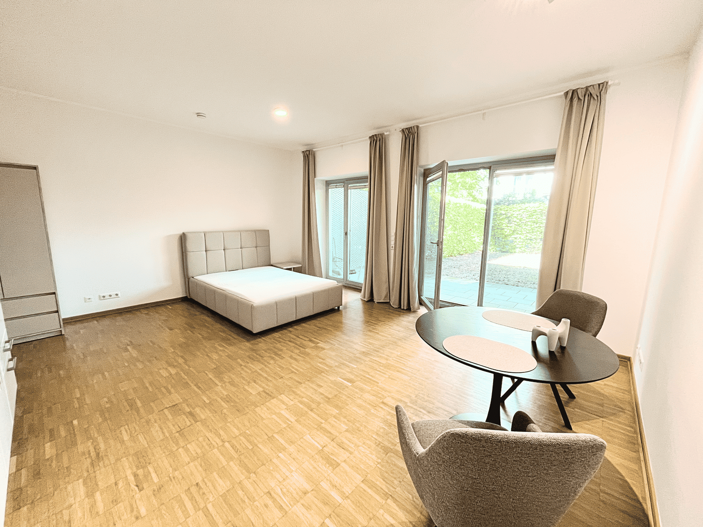 Modern möblierte 1-Zimmer-Gartenwohnung im Golfpark Fürth mit Terrasse & Carport – Fürth – Vorschaubild 3