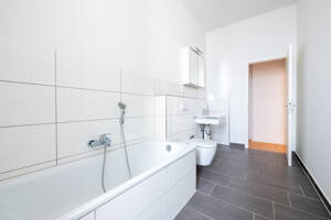 Bezugsfrei: Sonnige, ruhige Altbau-Wohnung mit EBK & Tageslicht-Badezimmer im beliebten Friedenau – 12161 Berlin – Vorschaubild 7