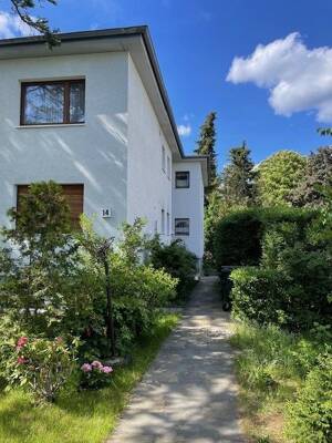 Mehrfamilienhaus in Top Lage - Jede Wohnung mit einem Balkon in Süd-Westausrichtung und mit einer Garage – 12305 Berlin – Vorschaubild 2