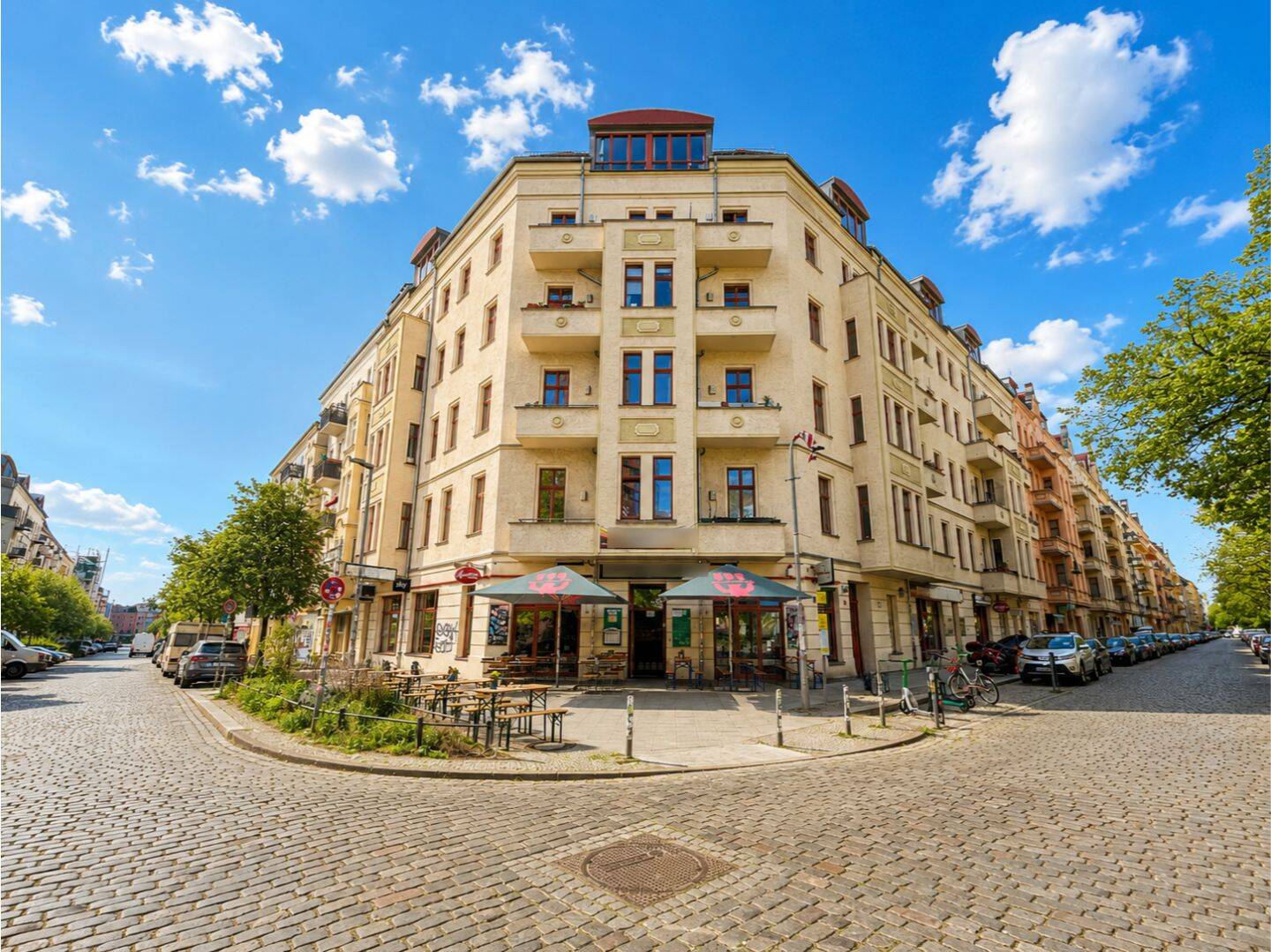 Altbau-Traum im begehrten Samariterviertel: Bezugsfreie 3-Zimmer-Wohnung im Denkmalensemble