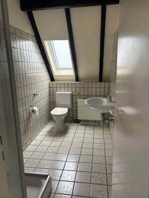 Teilmodernisierte 3-Zimmer-Maisonette-Dachgeschoßwohnung mit Balkon in Köln-Buchheim – 51065 Köln – Vorschaubild 5