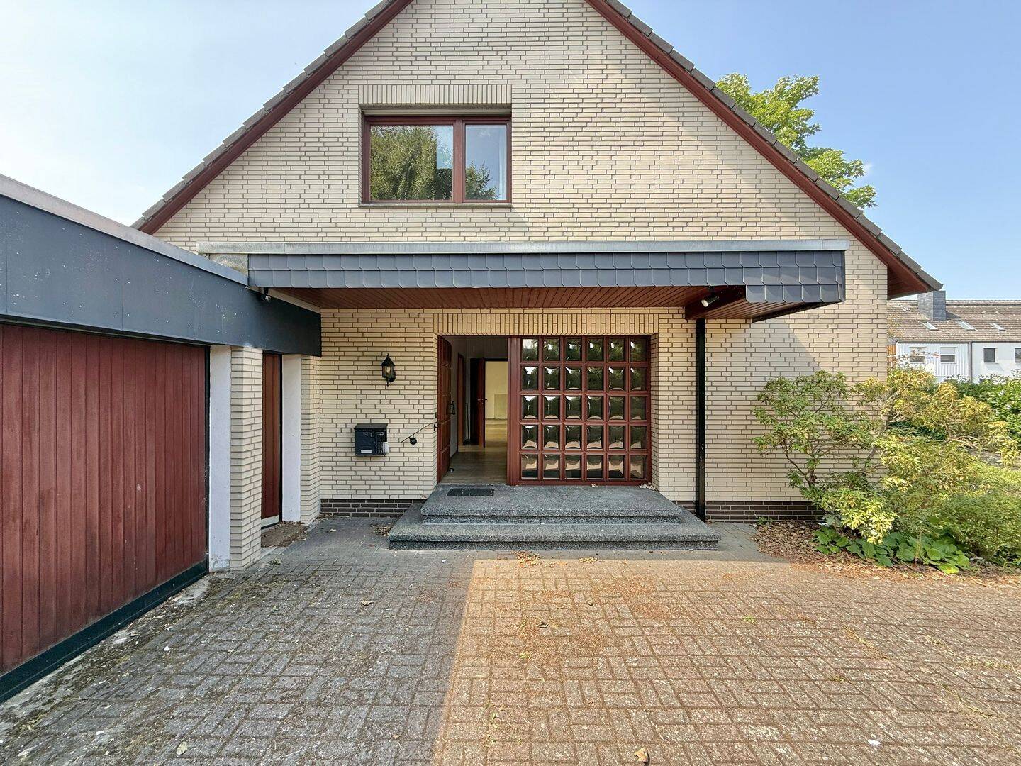 Solides & großzügiges Architektenhaus mit schönem Garten in reizvoller Wohnlage – Burgwedel – Vorschaubild 3