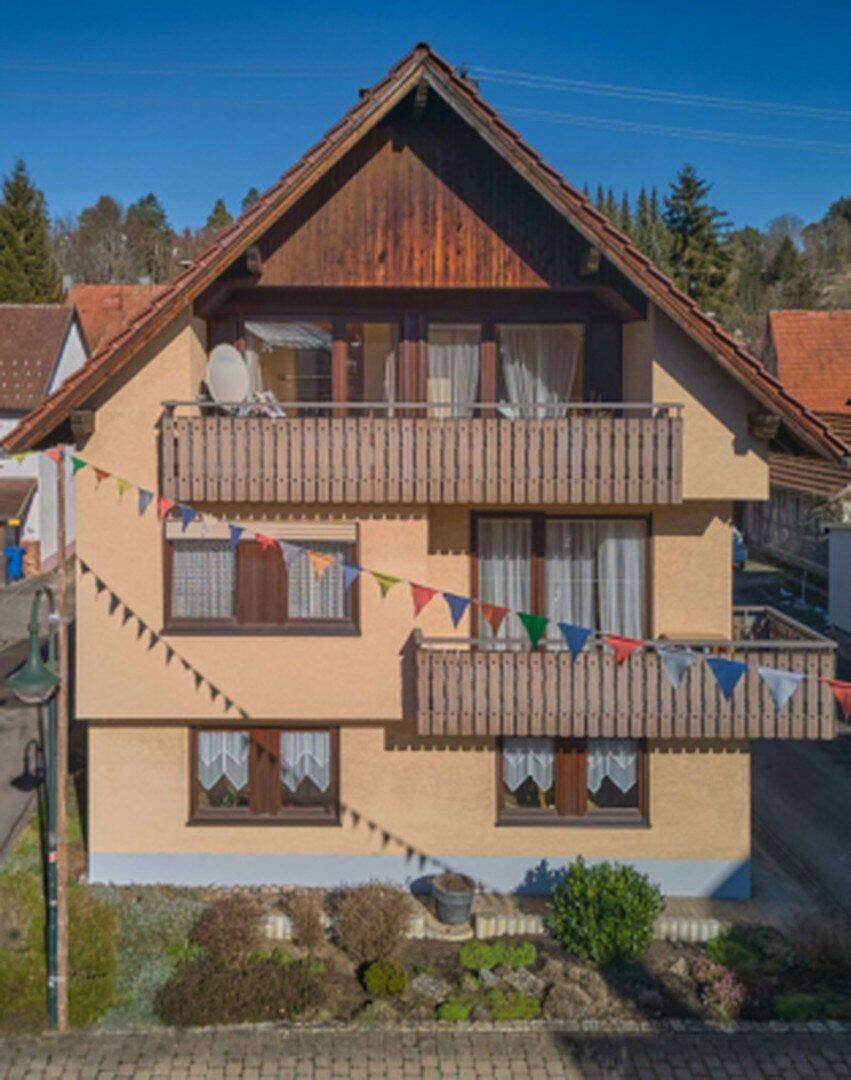 Lichtdurchflutete Doppelhaushälfte mit Balkon und Garage