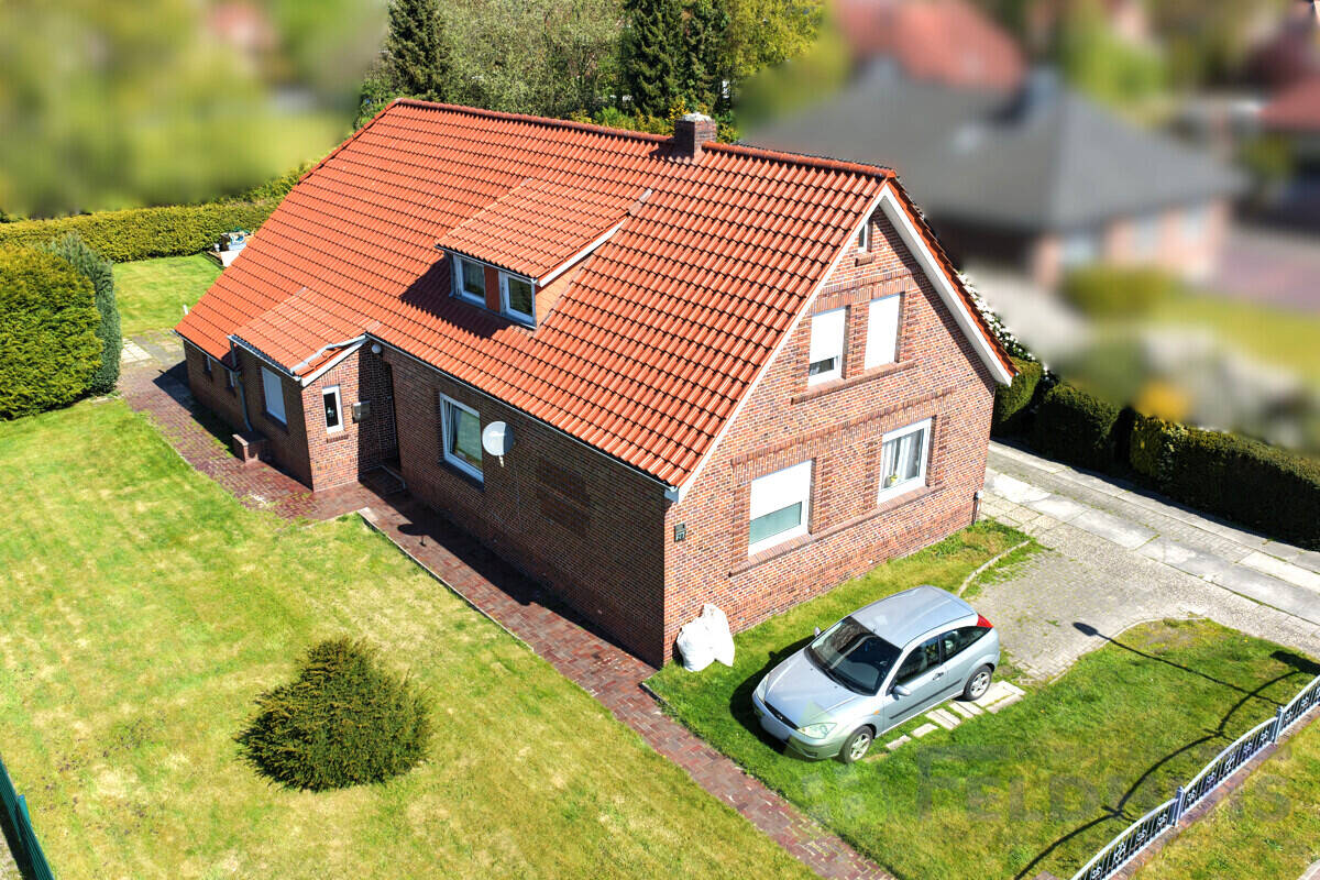 Kapitalanlage! Vermietetes Zweifamilienhaus in zentraler Lage von Warsingsfehn! – Moormerland – Bild 1 von 9
