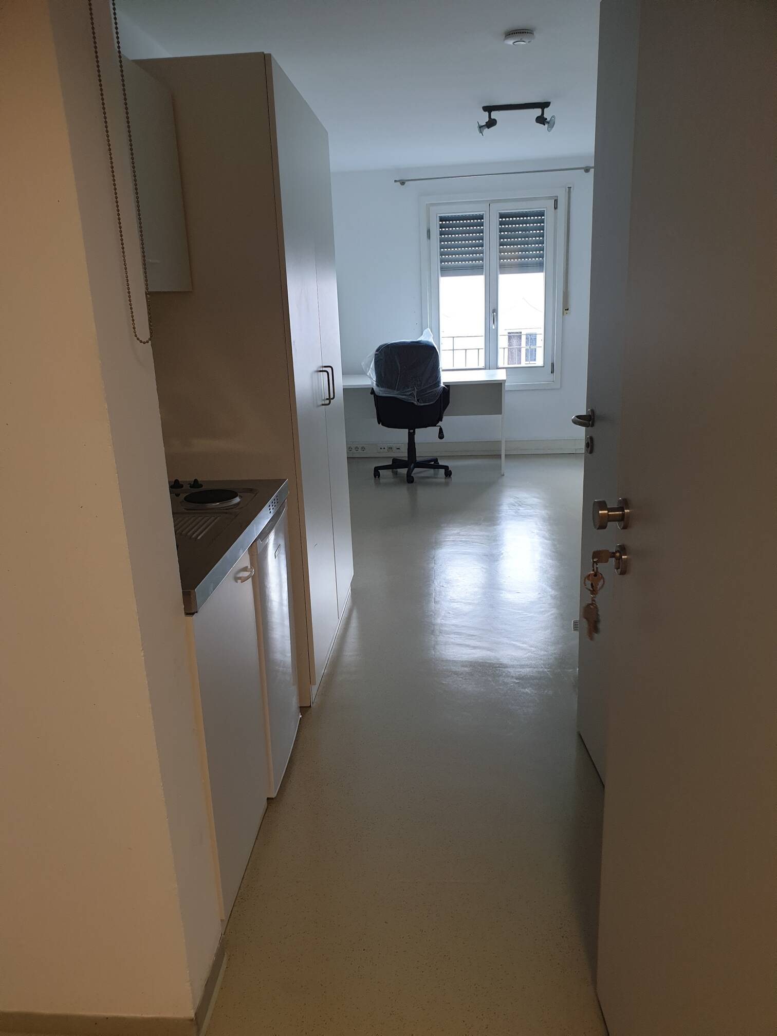 Schönes möbliertes 1-Zimmer Apartment - Studentenwohnheim in der Stadtmitte (Mindestmietzeit 6 Monate) – Ingolstadt – Vorschaubild 2