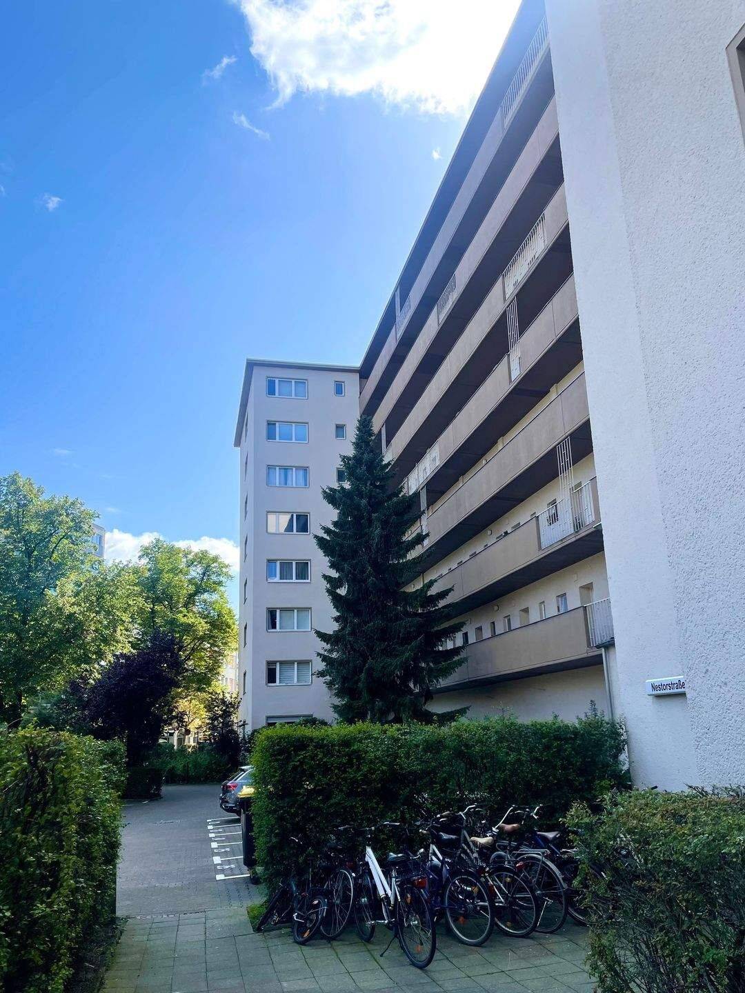 Vermietete City-Wohnung nahe Kurfürstendamm und Schaubühne – Berlin – Vorschaubild 3