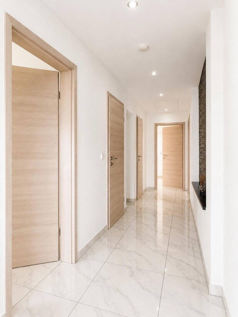 Modernisiertes Wohnen auf hohem Niveau - mit privater Sauna, viel Licht und spürbarem Wohnluxus – Asbach – Vorschaubild 2
