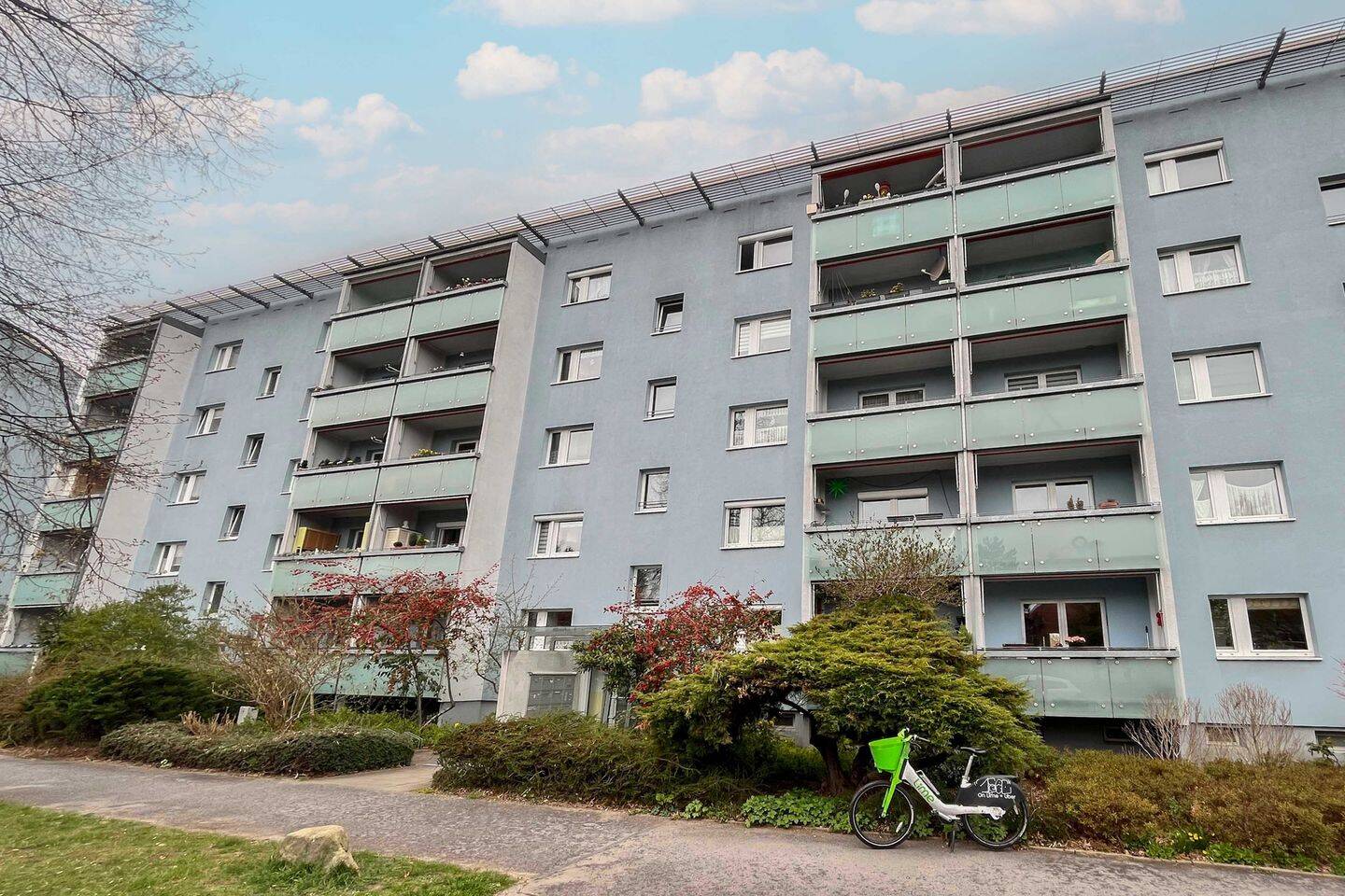 *Eigennutzung!* 4-Zi. inkl. Außenstellplatz, Tageslichtbad und Balkon – Dresden – Bild 1 von 9