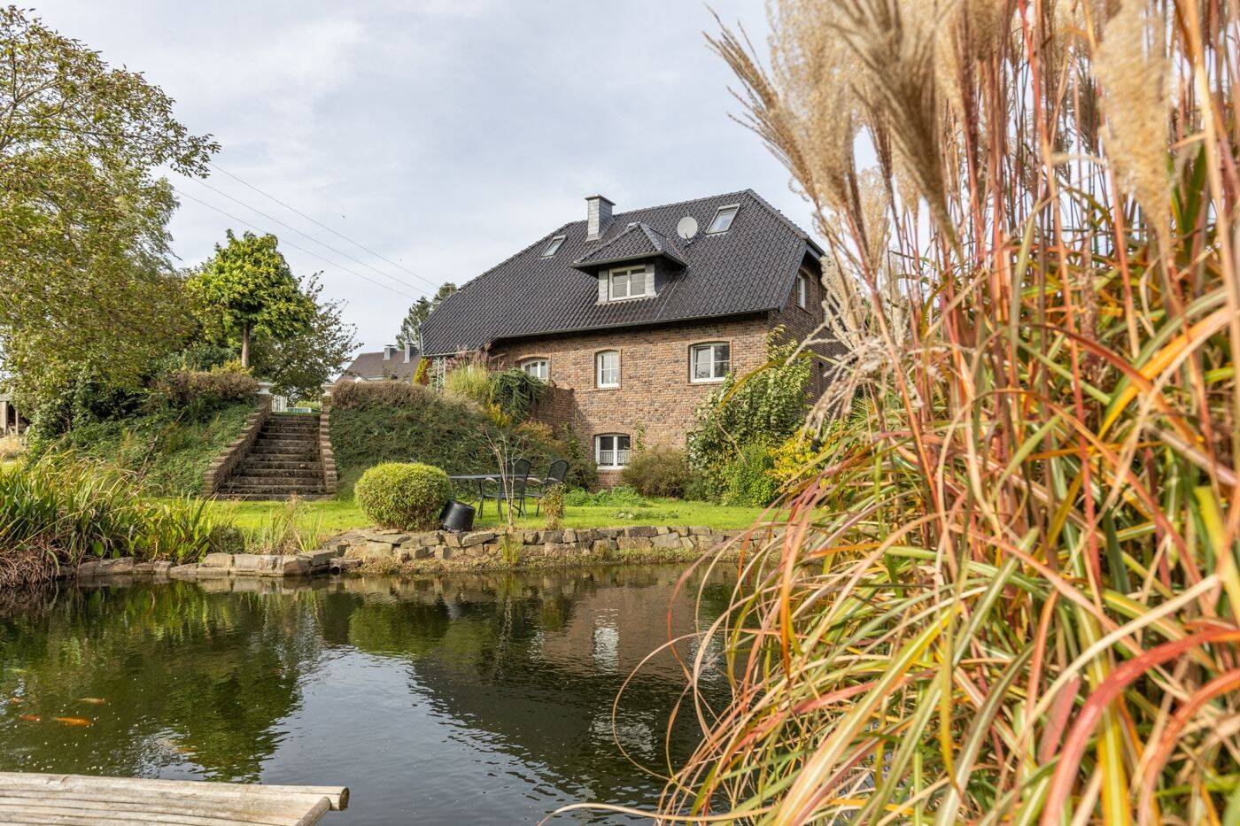 Exklusives Landhausambiente - freistehendes Anwesen in Feldrandlage mit Naturteich – Bergisch Gladbach – Vorschaubild 3