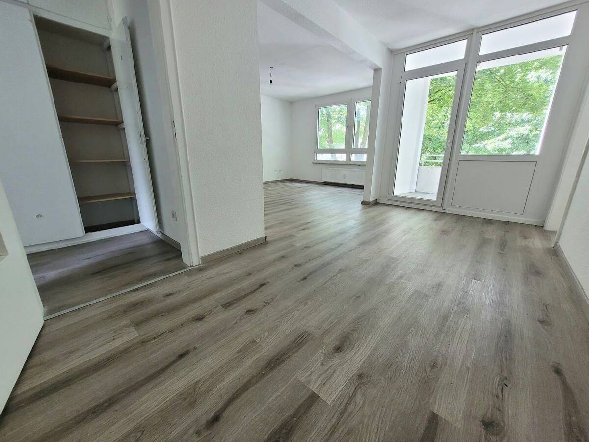 Schöne 5-Zimmer-Wohnung mit Balkon! – 45279 Essen – Bild 1 von 9