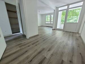 Schöne 5-Zimmer-Wohnung mit Balkon!