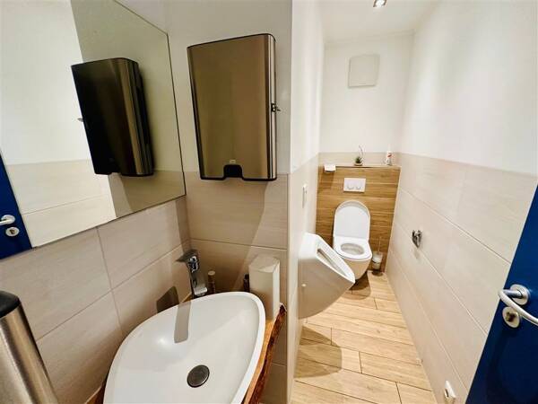 Mehrfamilienhaus in 96450 Coburg CITY mit 1.300 m² kaufen