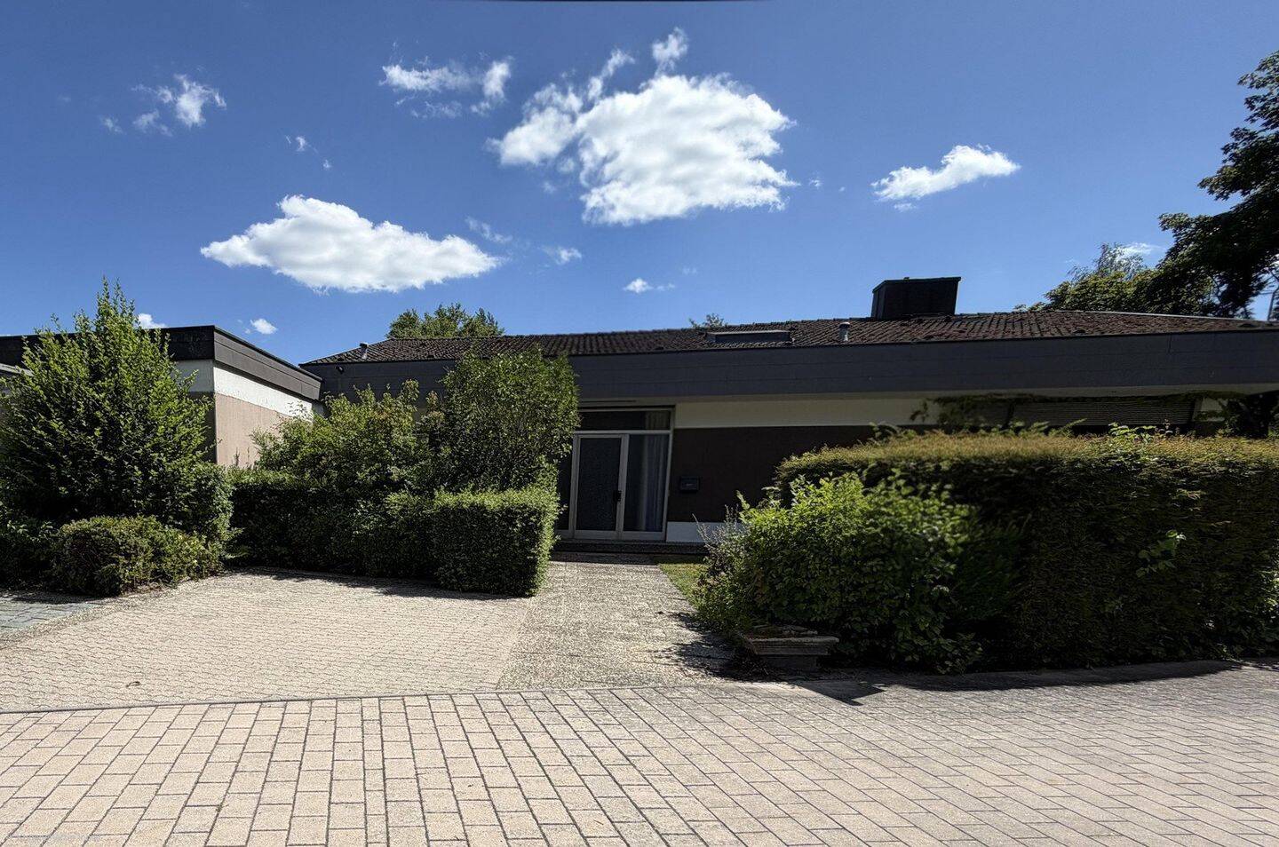 Provisionsfrei vom Eigentümer: 290 m² Wohnhaus - 909 m² Südgrundstück