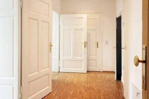 Energetisch sanierte exklusive 2-R-Wohnung ++ Stellplatz ++FBH++Luxus-Bad++Balkon ins Grüne++Parkett und und und