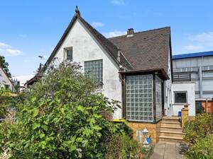 Renovierungsbedürftiges Einfamilienhaus mit 2 Garagen - ideal für Familien - in Nürnberg-Gebersdorf