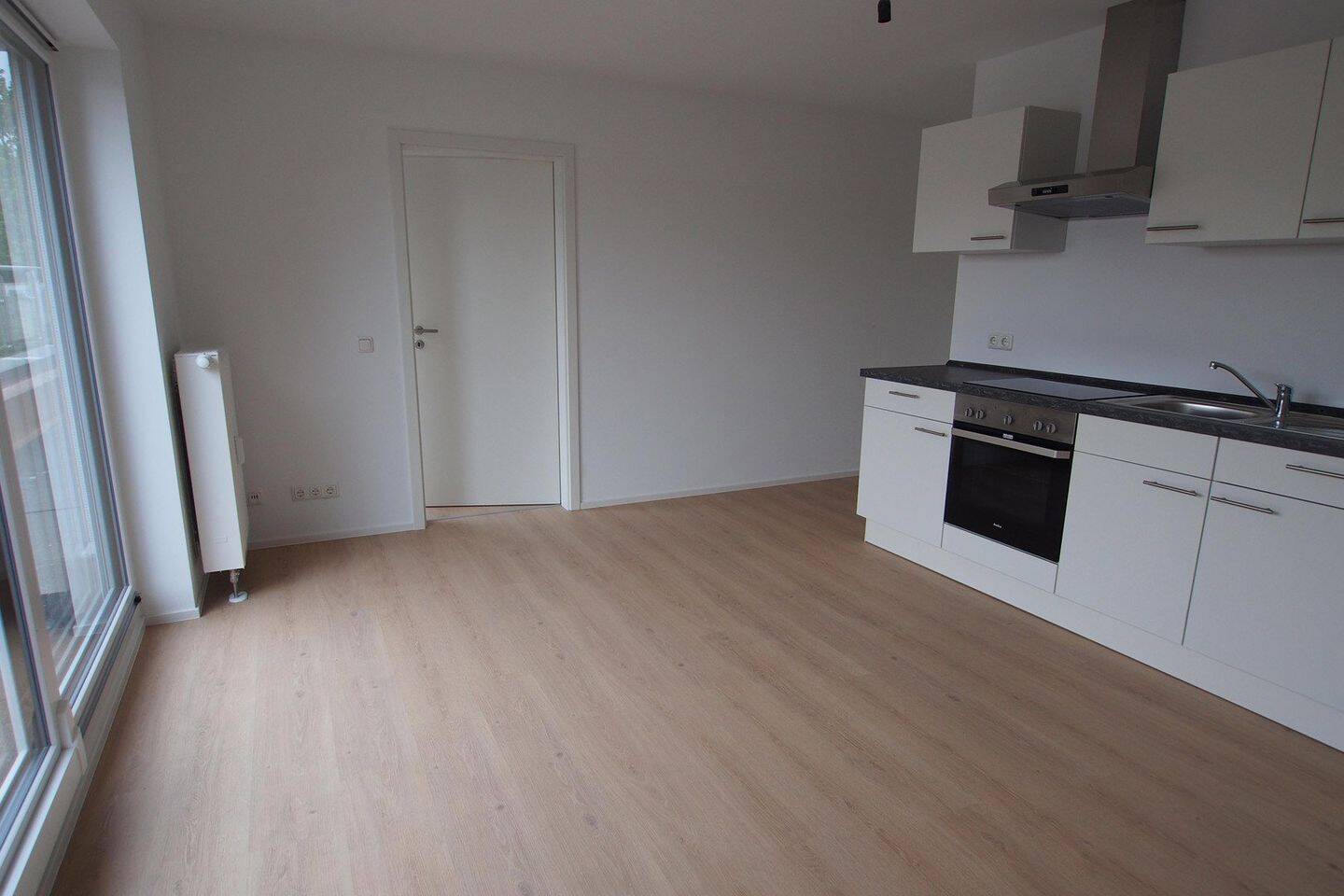 Sehr helle 2-Zimmer- Wohnung mit Ost-Süd-Balkon