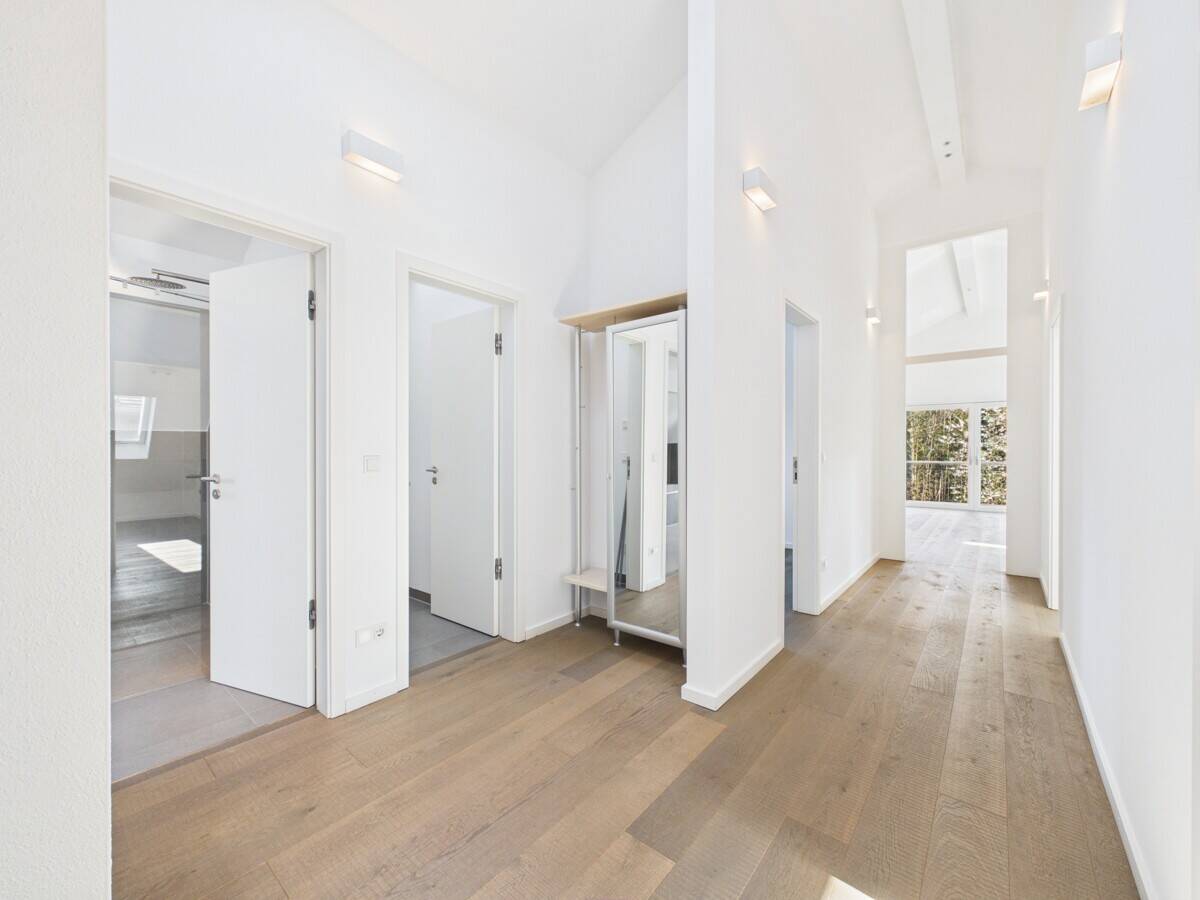 Traumwohnung in idyllischer, bester Lage: Ihre exklusive Dachgeschoss-Wohlfühloase am Waldrand – München – Vorschaubild 8