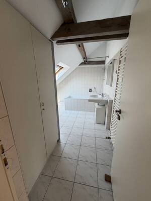 Loftartiges Wohnen über den Dächern - 2,5 Zimmer mit Balkonfenster am Kurpark Bad Cannstatt – 70372 Stuttgart – Vorschaubild 5