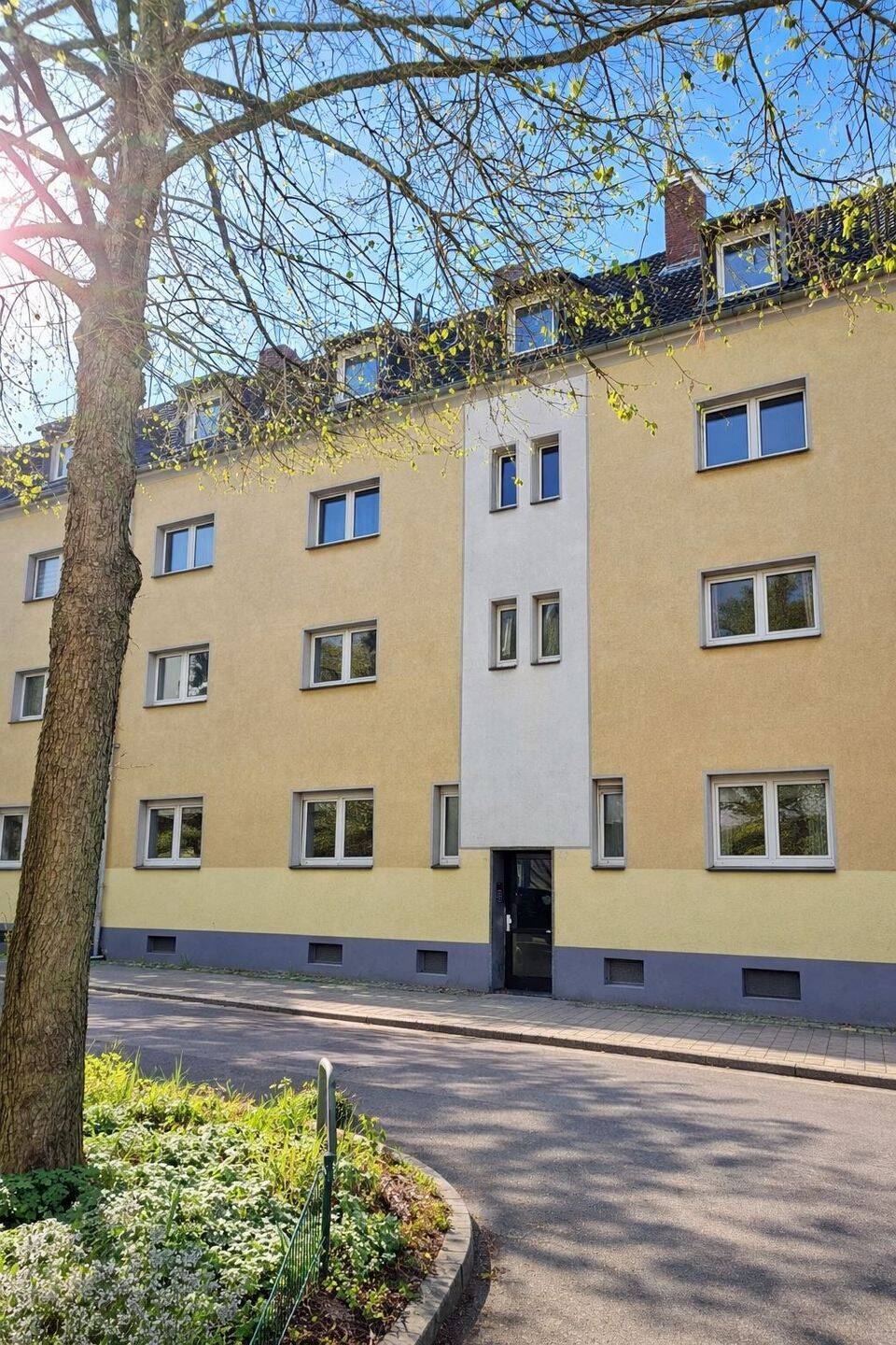 ***Gemütliche Dachgeschoss-Wohnung mit 1,5 Zimmern sucht nette Mieter***