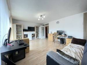 Gut gelegen, klar geschnitten: Schöne 2-Zimmer-Wohnung mit Balkon in Fürth – 90763 Fürth – Vorschaubild 2