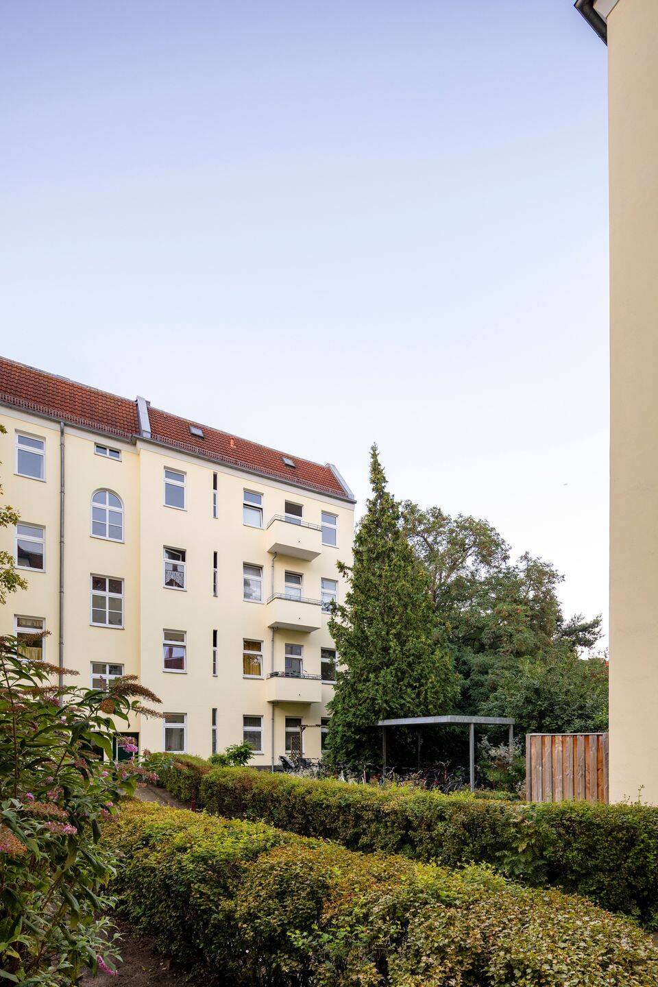 INVEST l Charmanter Altbau trifft grüne Ruhe: 2-Zi.-Wohnung mit Südbalkon im Herzen Reinickendorfs! – Berlin – Vorschaubild 3