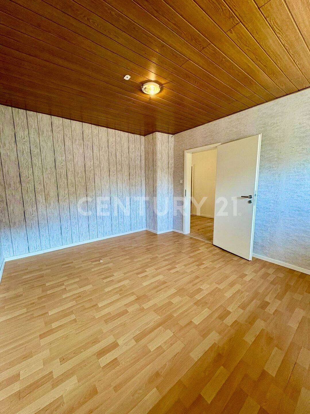 Geräumiges 1-2 Familienhaus in zentraler Lage - viel Platz für Ihre Ideen! – Schönenberg-Kübelberg – Vorschaubild 5