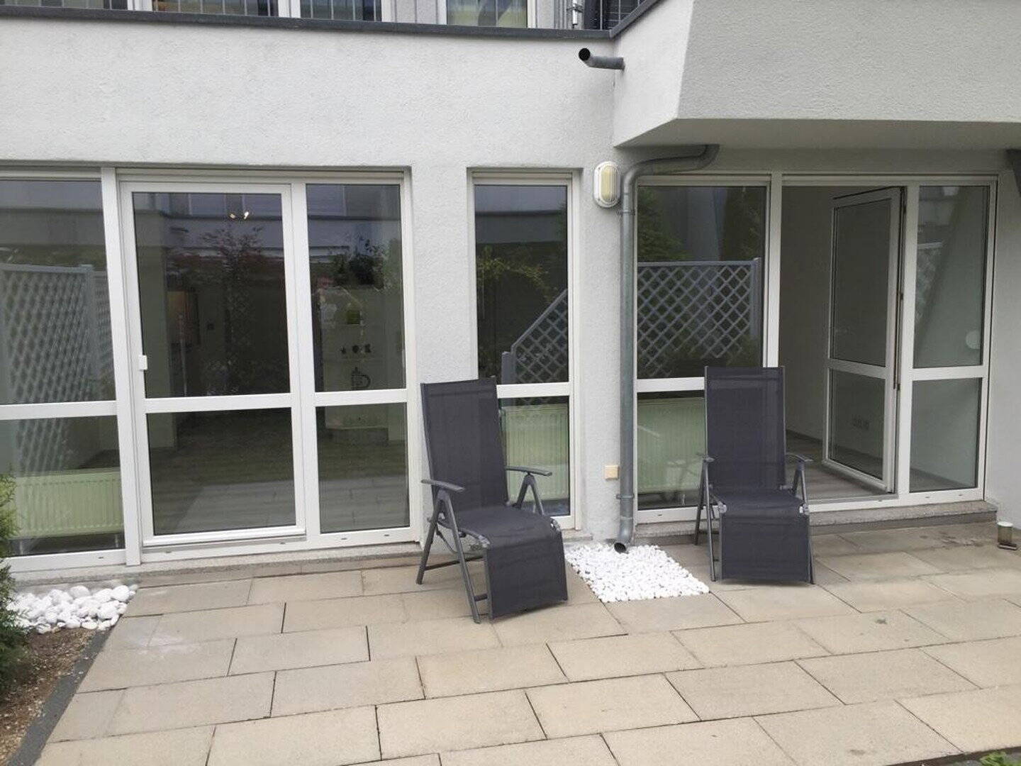 2,5 Zi.-Terrassenwohnung m. Garten (incl. Küche) + feste Tiefgarage in Forchheim/Nähe Bhf.