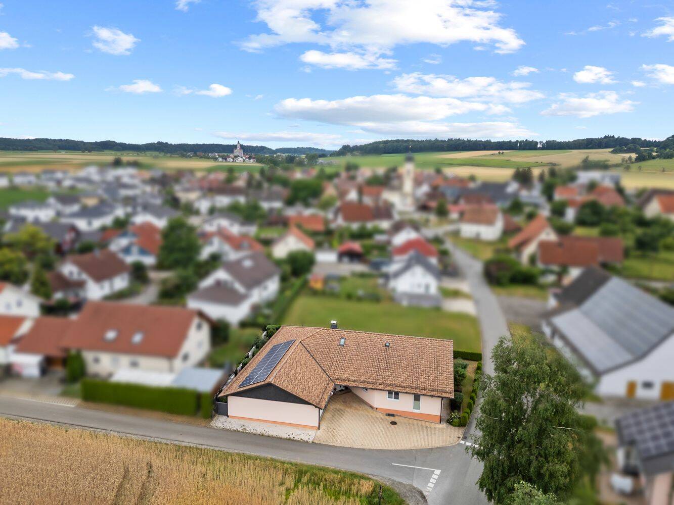 EFFIZIENTES & EXKLUSIVES TRAUMHAUS: Energieeffizienz, Bauqualität & Wohlfühlatmosphäre vereint – Ingoldingen – Bild 1 von 9